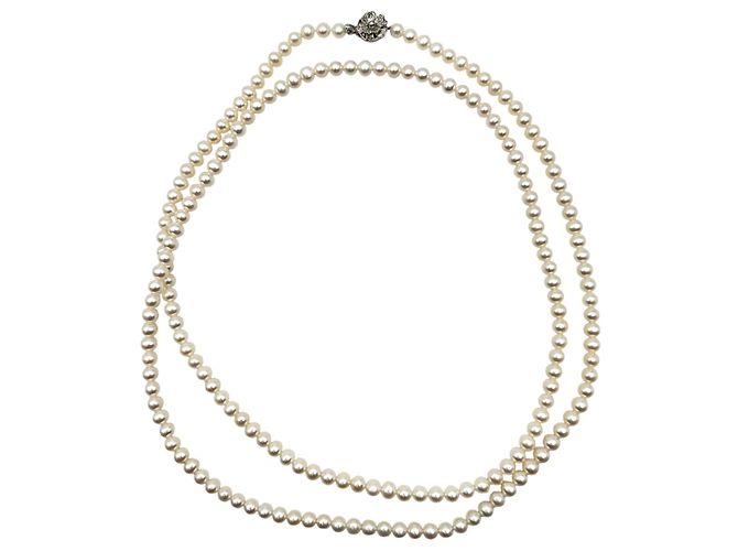Autre Marque Colar longo de pérolas de água doce brancas 7mm com fecho de flor prateado cm 135