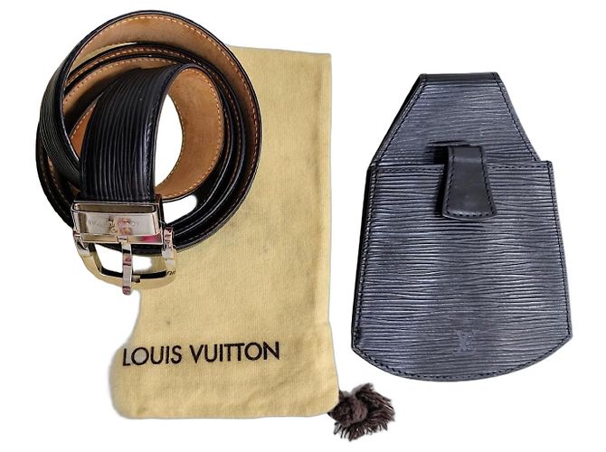 Cinto Louis Vuitton em couro epi preto com bolsa removível