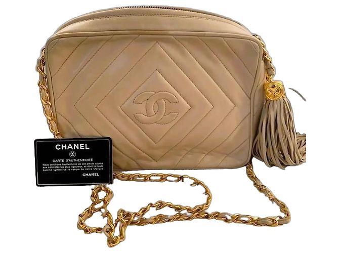 Bolso bandolera Chanel de piel acolchada beige