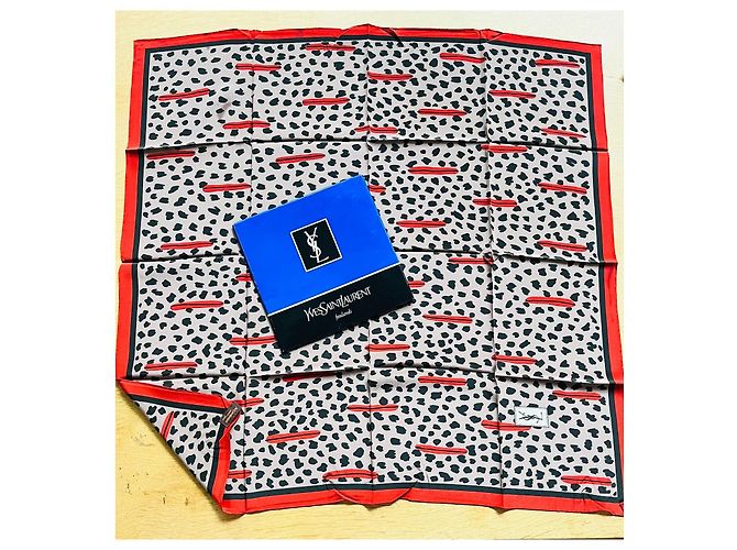 Pañuelo de seda Yves Saint Laurent Estampado Leopardo Negro Roja Beige