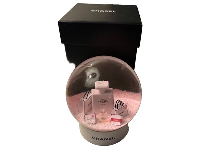 Chanel N°5 Collectible Snow Globe Black Pink White