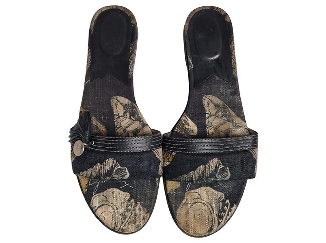 Givenchy Mules in pelle nera con stampa floreale e nappe Marrone Nero