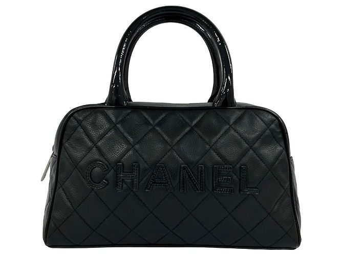 Bolsa Mini Boston em couro patente com logo Chanel Preto