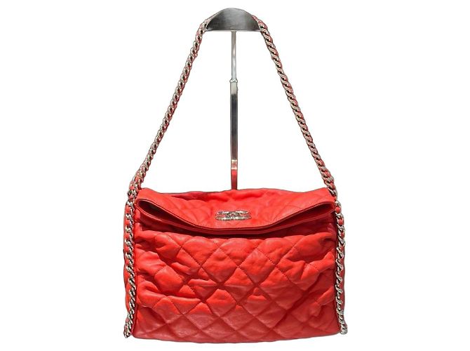 Chanel Bolsa de ombro em couro acolchoado vermelho