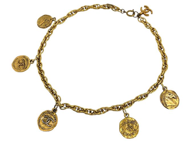 Collana Chanel placcata oro con moneta Coco Mark D'oro