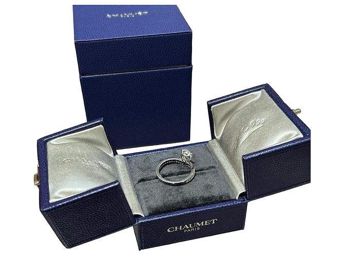 Anillo Chaumet de Diamante Corte Pera en Oro Blanco