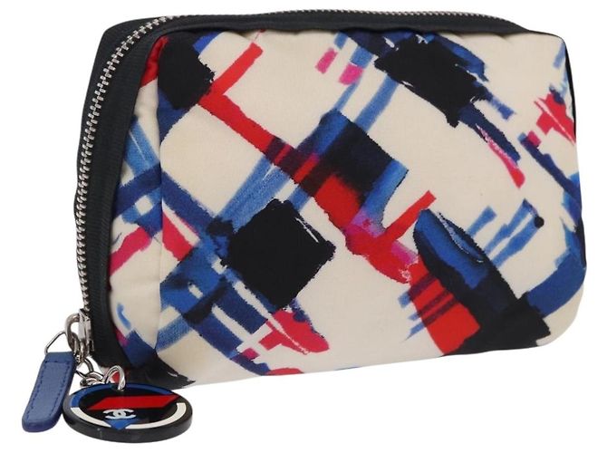Pouch CHANEL Nylon Bianca Argento CC Auth bs36450A Bianco