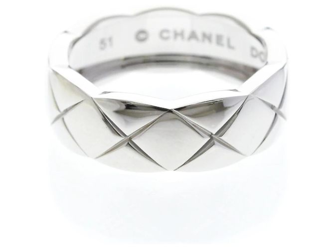 Anel Chanel Coco Crush Modelo Medium em Ouro Branco 18K Prata