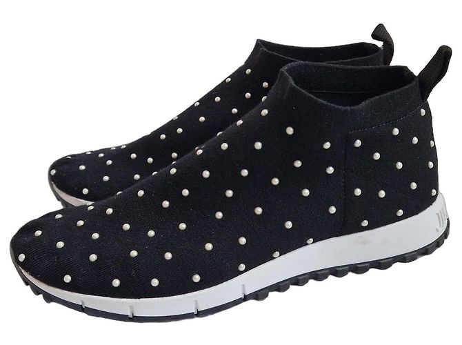 Jimmy Choo Strick-Sneaker mit Nieten in Schwarz