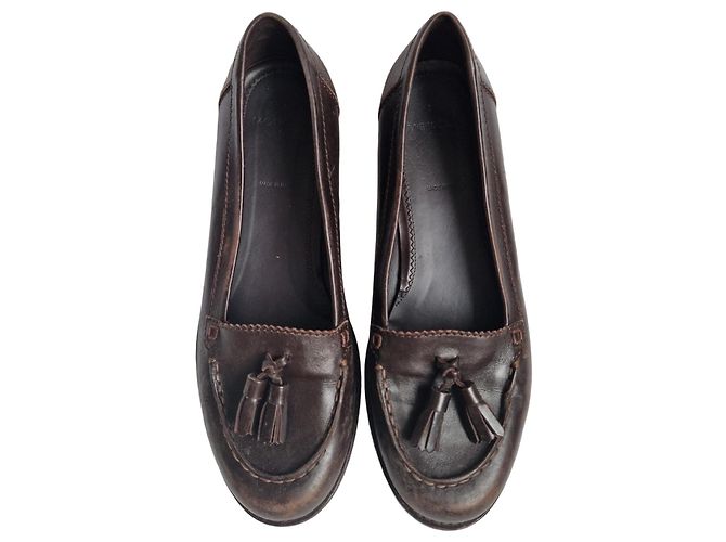 Moncler Mocasines de cuero marrón con borlas Castaño