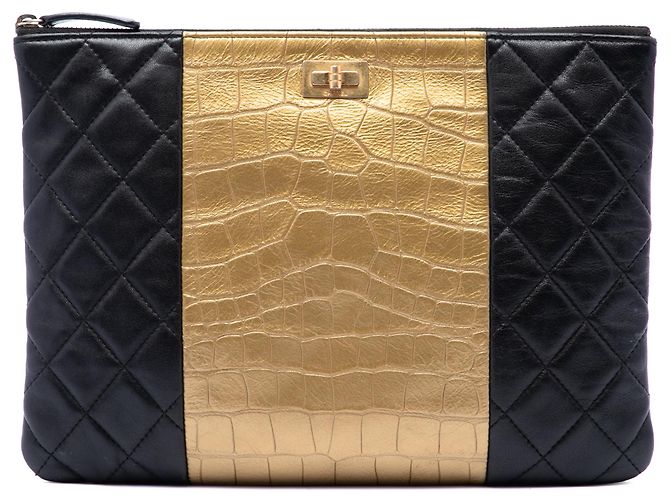 Clutch Chanel Reissue 2.55 em pele de cordeiro acolchoada preta e couro de vitelo metálico com relevo de crocodilo