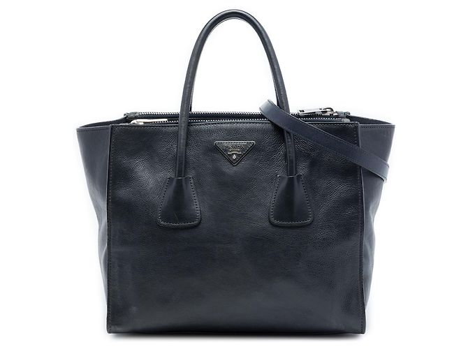 Double Bolsa Prada em couro de bezerro glace preto com alça dupla e bolso duplo