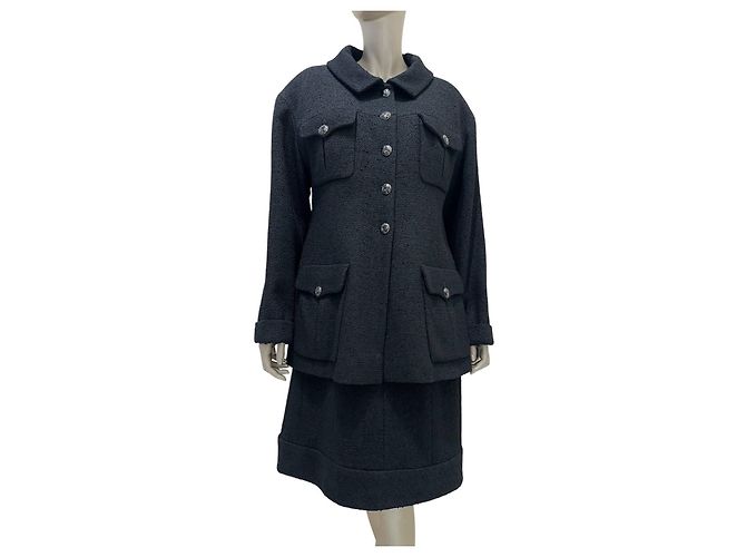 Timeless Set Giacca e Abito Chanel in Bouclé Nero - FR 48 Usato