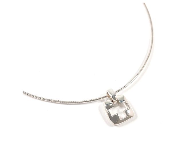 Collar de Cruz Perforada Tiffany & Co. en Plata de Ley 925