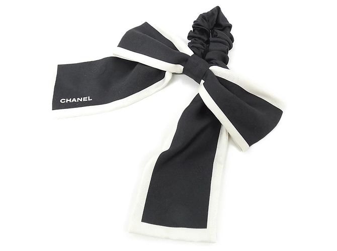 Scrunchie in seta Chanel AA7530 Nero Crudo 