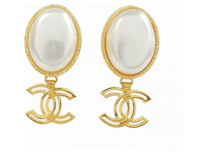 Chanel Gold and White Clip-On Ohrringe Weiß Golden