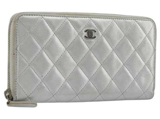 Cartera larga CHANEL Matelasse de piel de cordero Silver CC Auth 193392A Plata