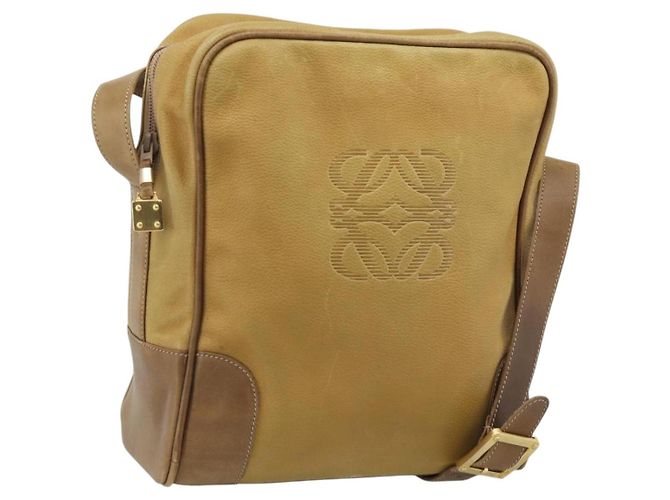 Bolsa de Ombro LOEWE em Couro Bege Tom Dourado Auth gh2307