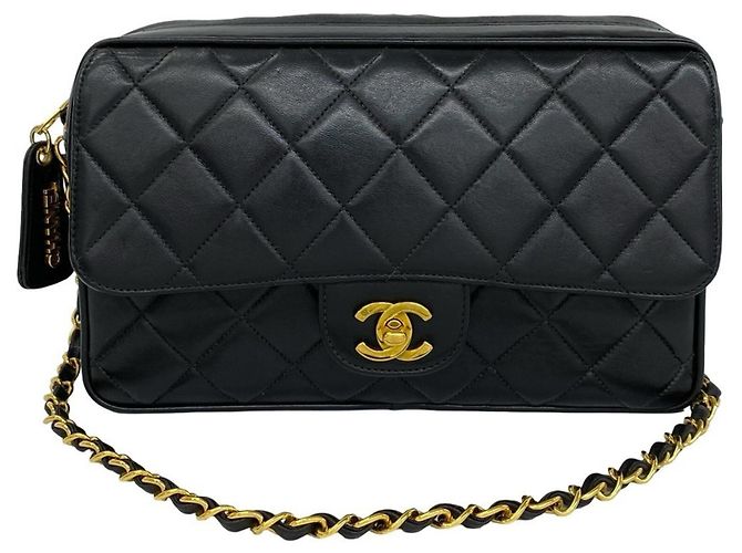 Borsa a tracolla Chanel Matelassé in pelle d'agnello nera Nero