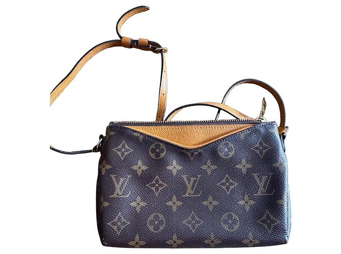 Bolsa Louis Vuitton Monogram Canvas Pallas saffron Marrom Monograma 