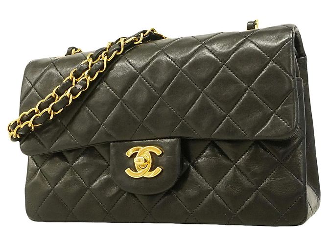 Chanel Matelassé Schultertasche Schwarz