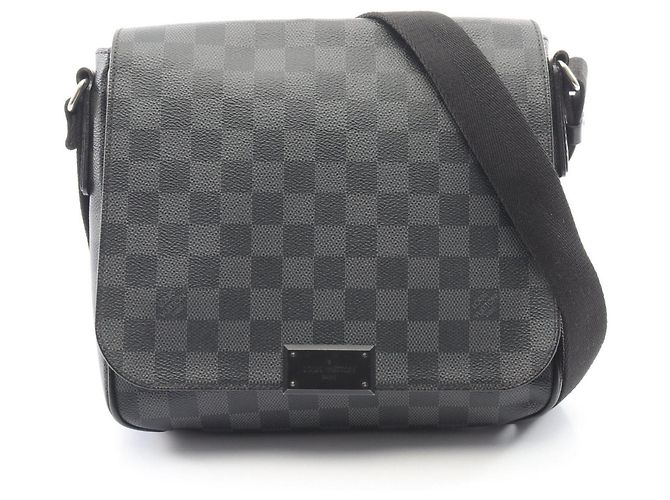Borsa a tracolla Louis Vuitton District PM Damier Graphite Nero