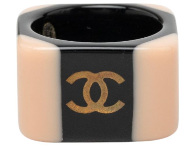 Chanel Beige CC Ring aus Resin