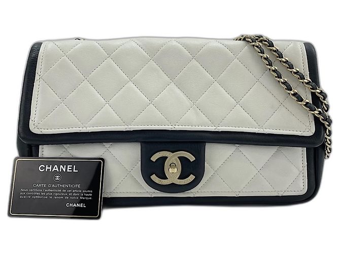 Bolsa de Ombro Chanel Matelassé Black Preto
