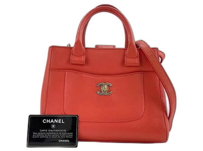 Bolso de mano Chanel Executive en rojo Roja