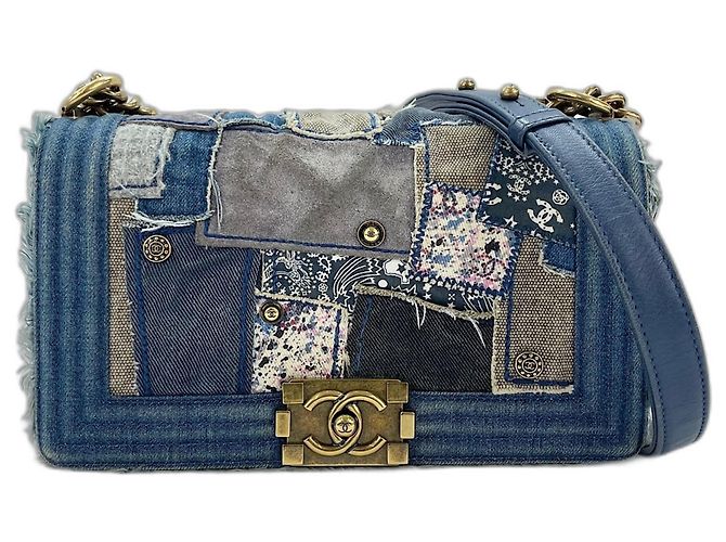 Borsa a tracolla Chanel Boy Medium in blu
