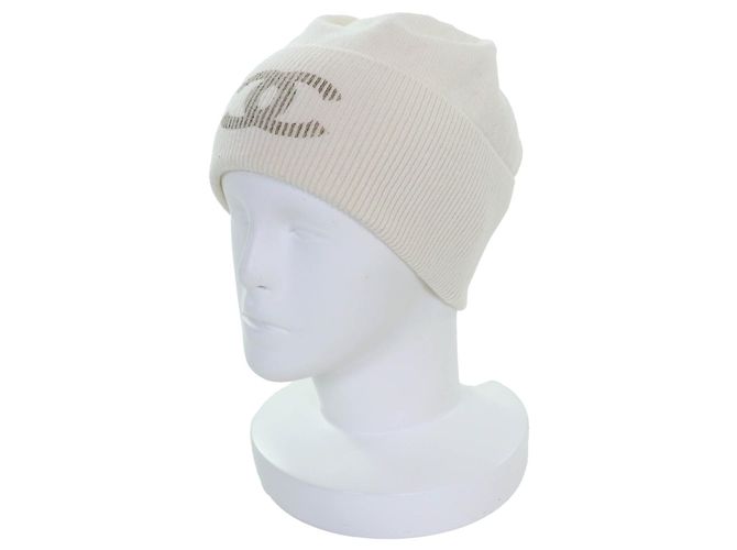 Bonnet en maille cachemire Chanel COCO Mark Beige Écru