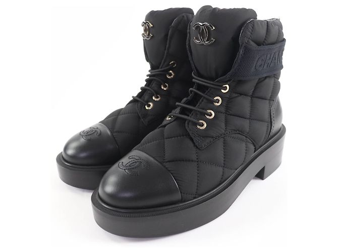 Bottines courtes en cuir matelassé Chanel COCO Mark Noir