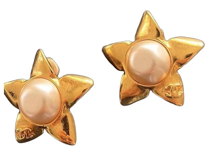 Chanel Gold Stern Perlenohrringe Weiß Golden