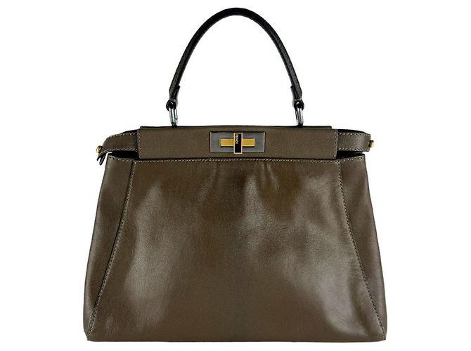 Bolsa de Ombro Fendi Peekaboo Regular em Couro Caqui