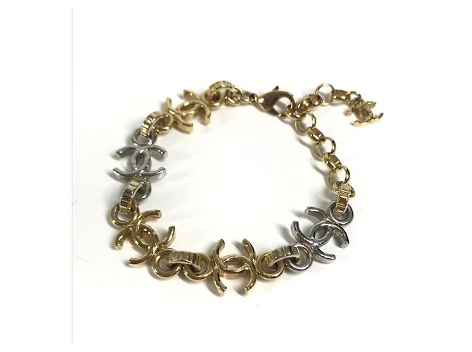 Pulsera con dije Chanel B26P CC Coco Mark Plata Dorado