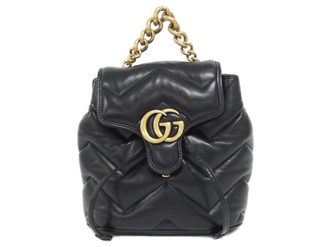Mochila Gucci GG Marmont em couro acolchoado preto
