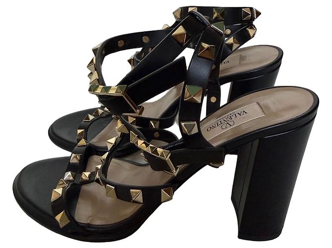 Sandali Valentino Garavani Rockstud Nero D'oro