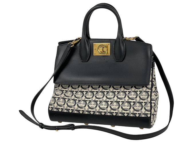 Bolsa Studio Salvatore Ferragamo Preto