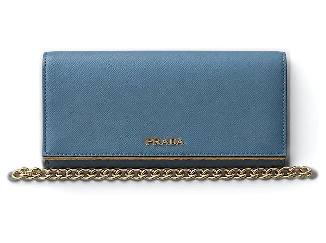 Cartera Prada de piel Saffiano azul con cadena dorada