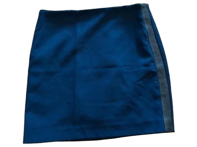 Schwarzer Sandro-Rock mit Lederdetails Marineblau