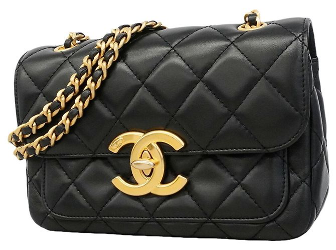 Bolsa de Ombro Chanel Matelassé Preto