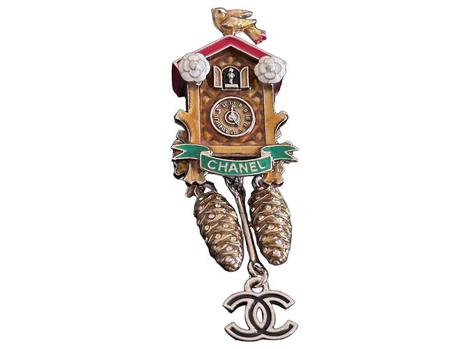 Chanel Cuckoo Clock Brosche Weiß Rot Golden Grün Silber Hardware Gold hardware