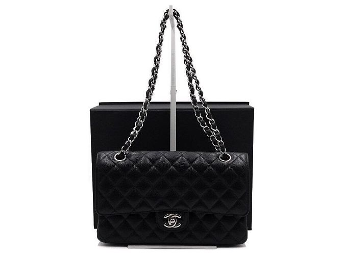 Chanel Borsa a tracolla Classic Medium con catena argentata Nero
