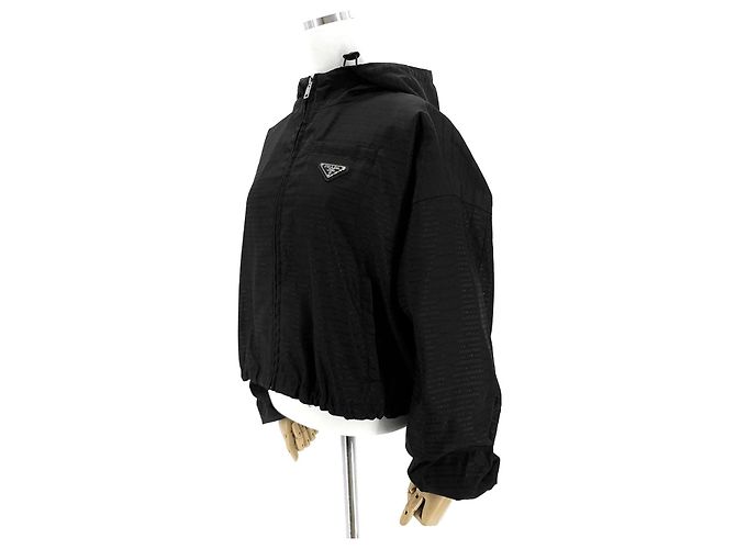 Moncler Giacca corta con cappuccio in jacquard Re-Nylon Prada Nero
