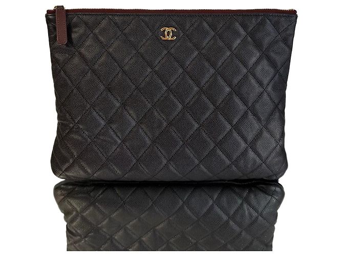 Chanel Caviar Classic New Medium Clutch Preto
