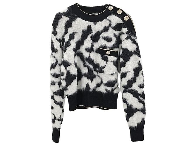 Chanel Alpaka-Strick mit CC-Logo-Knopf