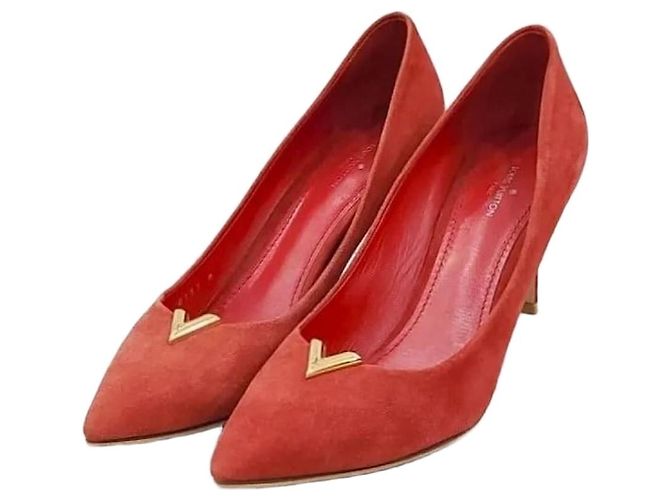 Louis Vuitton Wildleder-High-Heels mit rotem Logo