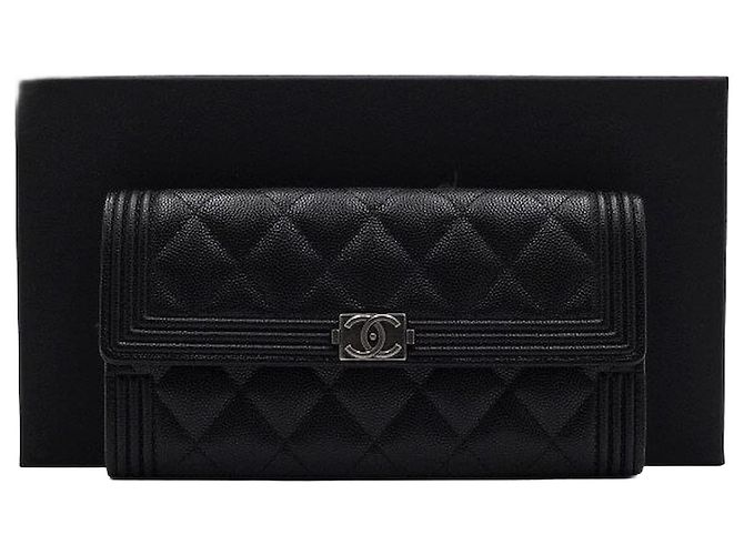 Chanel Portafoglio lungo con patta Caviar Boy Black Nero