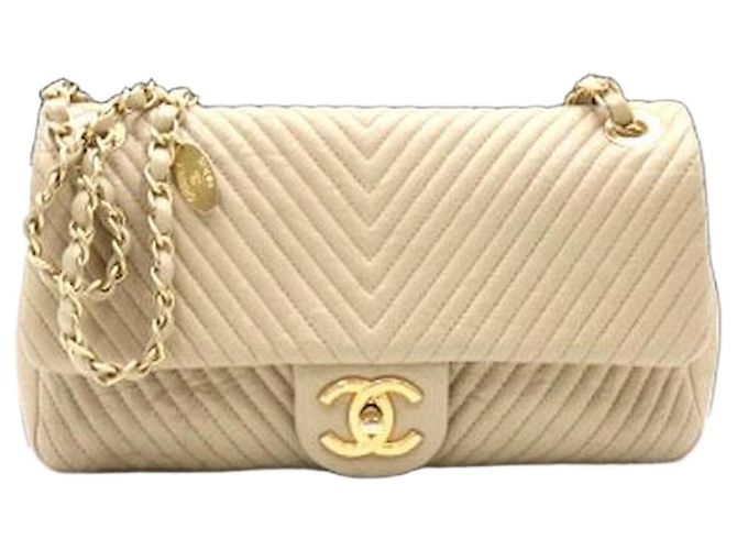 Chanel Bolsa de ombro CC com corrente dourada em couro de bezerro bege chevron Marrom