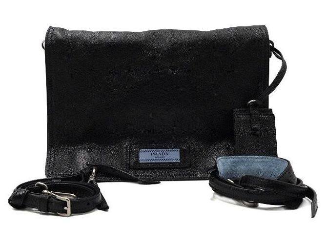 Prada Borsa a tracolla e spalla Etiquette in pelle nera con patta Nero